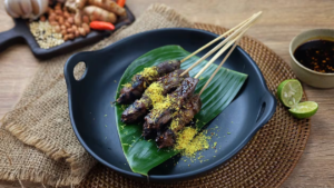 Sate Klopo. 7 Makanan Khas Jawa Timur yang Menggoda Selera GASCOMP
